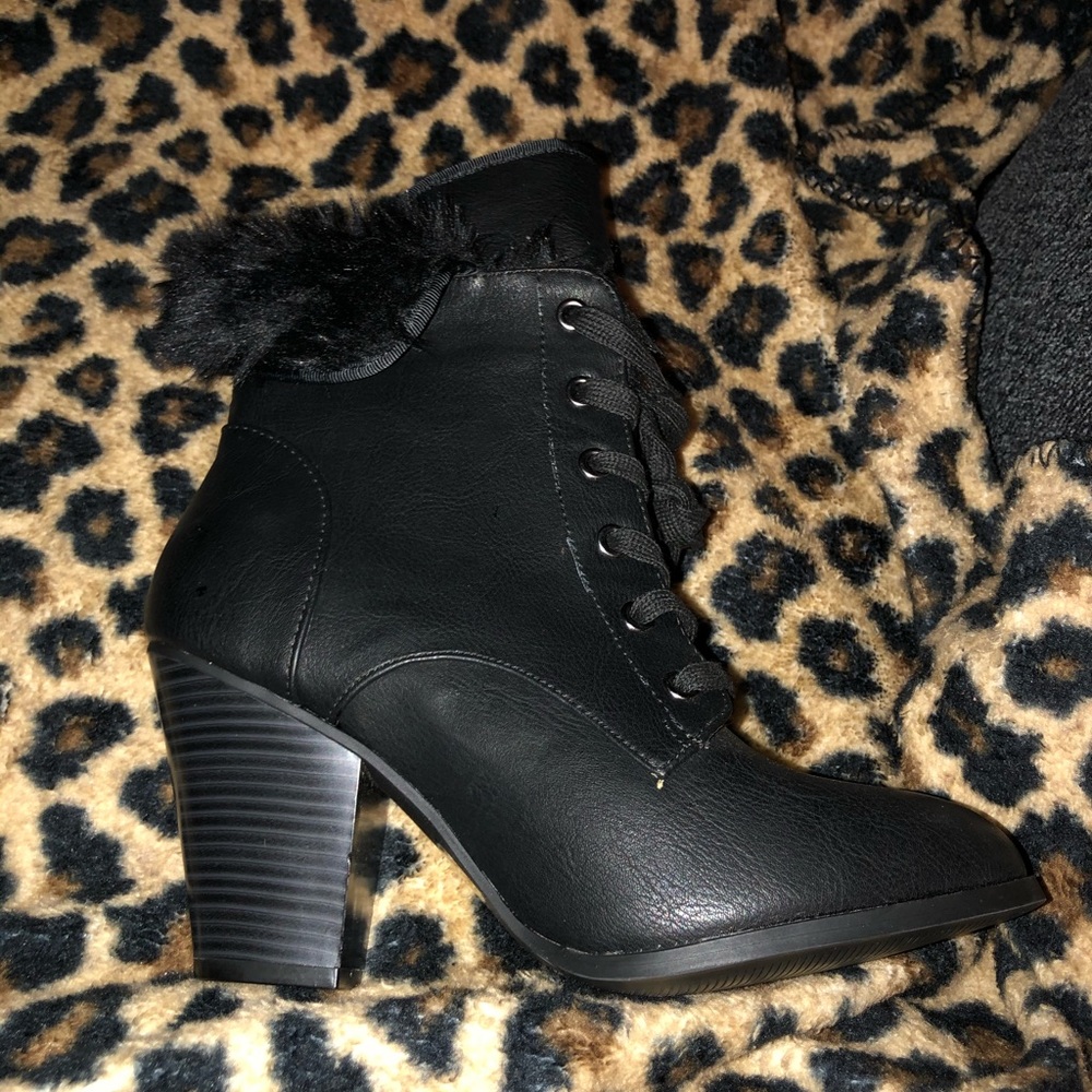 Gorgeous black tie up heels